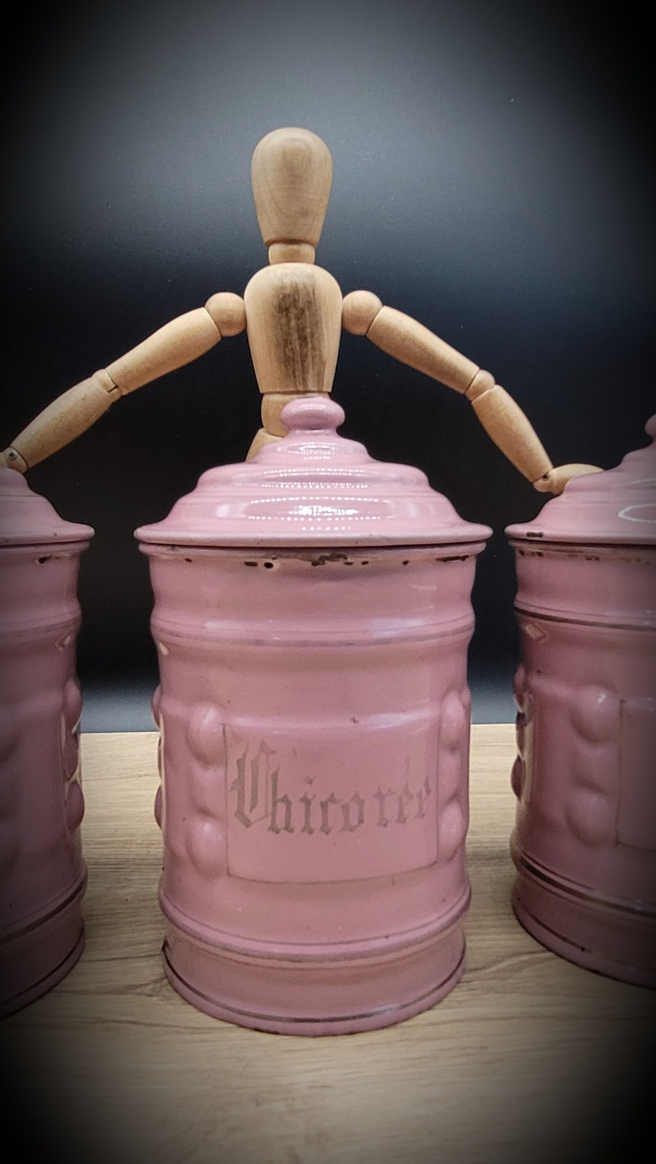 Trio pink enamelled pots