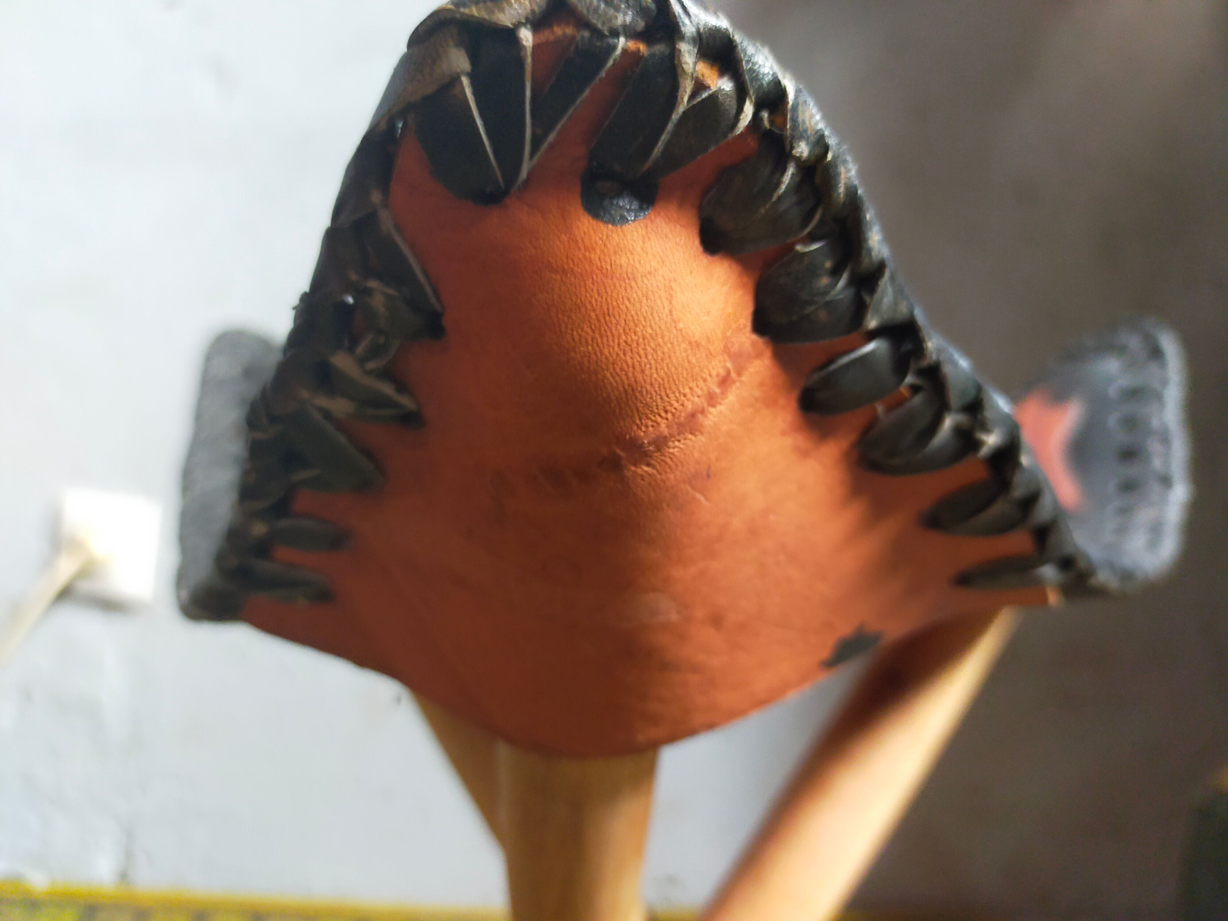 Folding tripod stool in Africa leather