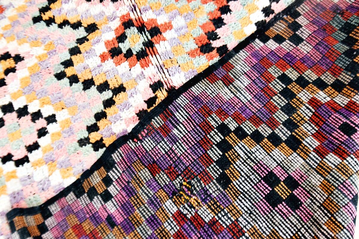 Moroccan Berber rug Boujaad vintage 307 x 180 cm Excellent condition