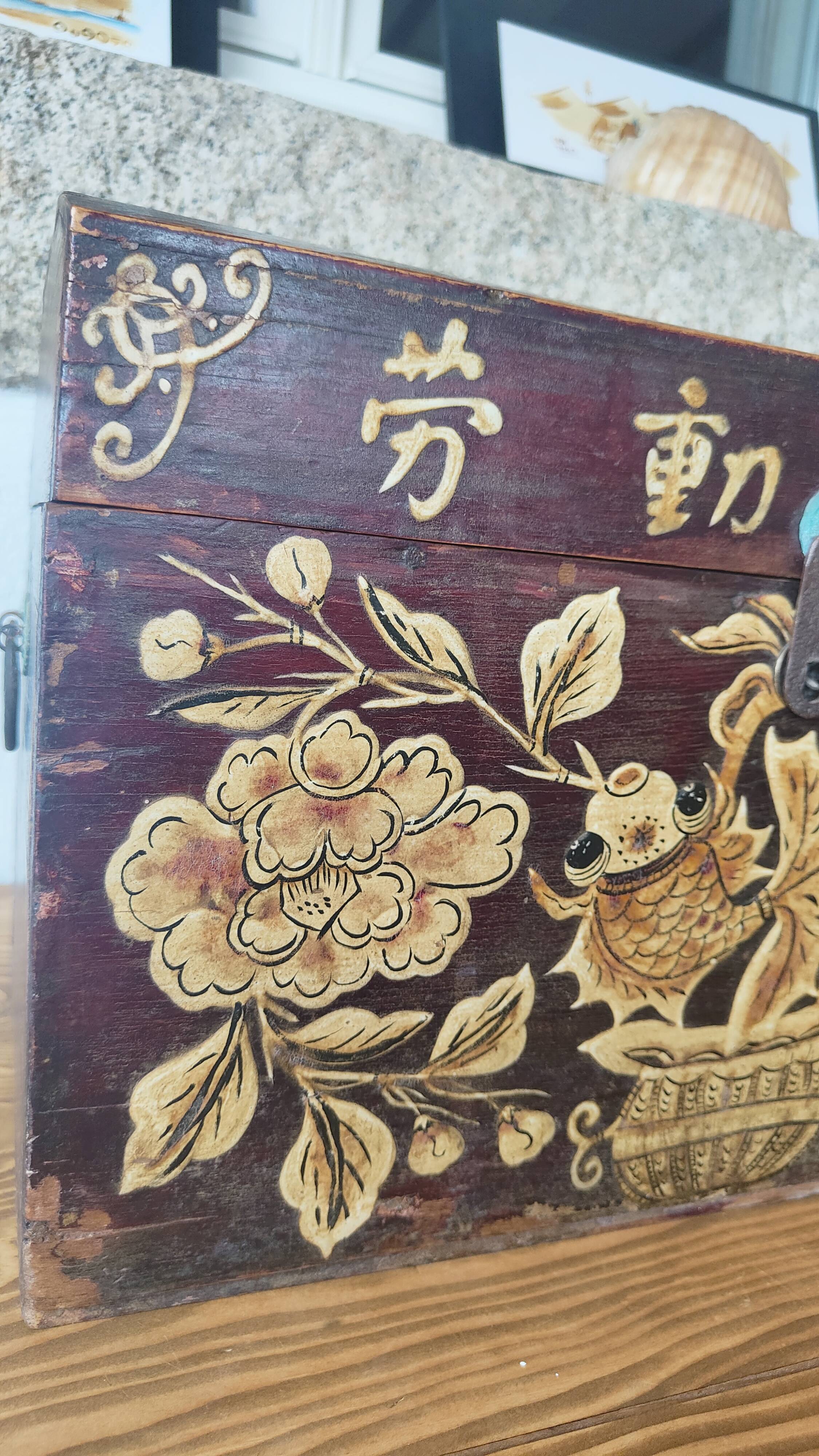 Male Chinese ancient floral and fish patterns.