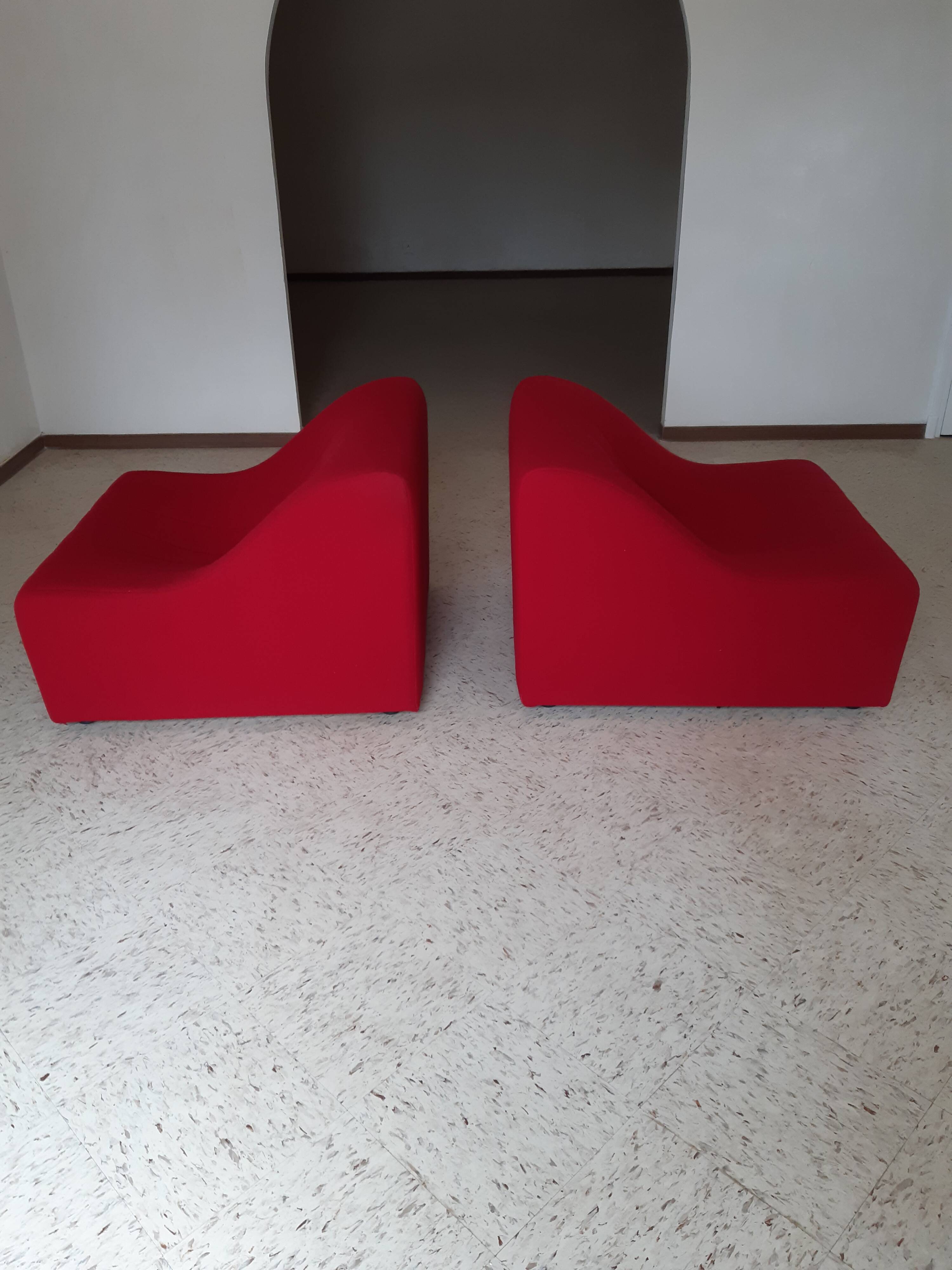 Pair of swivel chromatic lounge chairs by Kwok Hoi Chan, Steiner