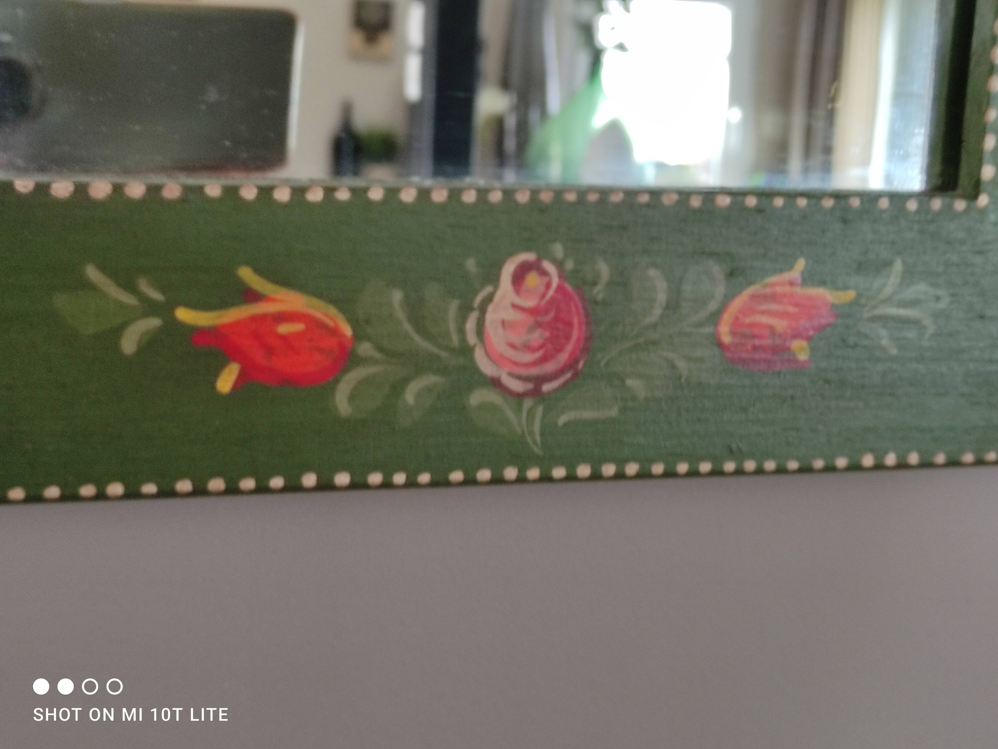 Miroir ancien en bois peint à la main polychrome vert forêt et roses rouges orangées
