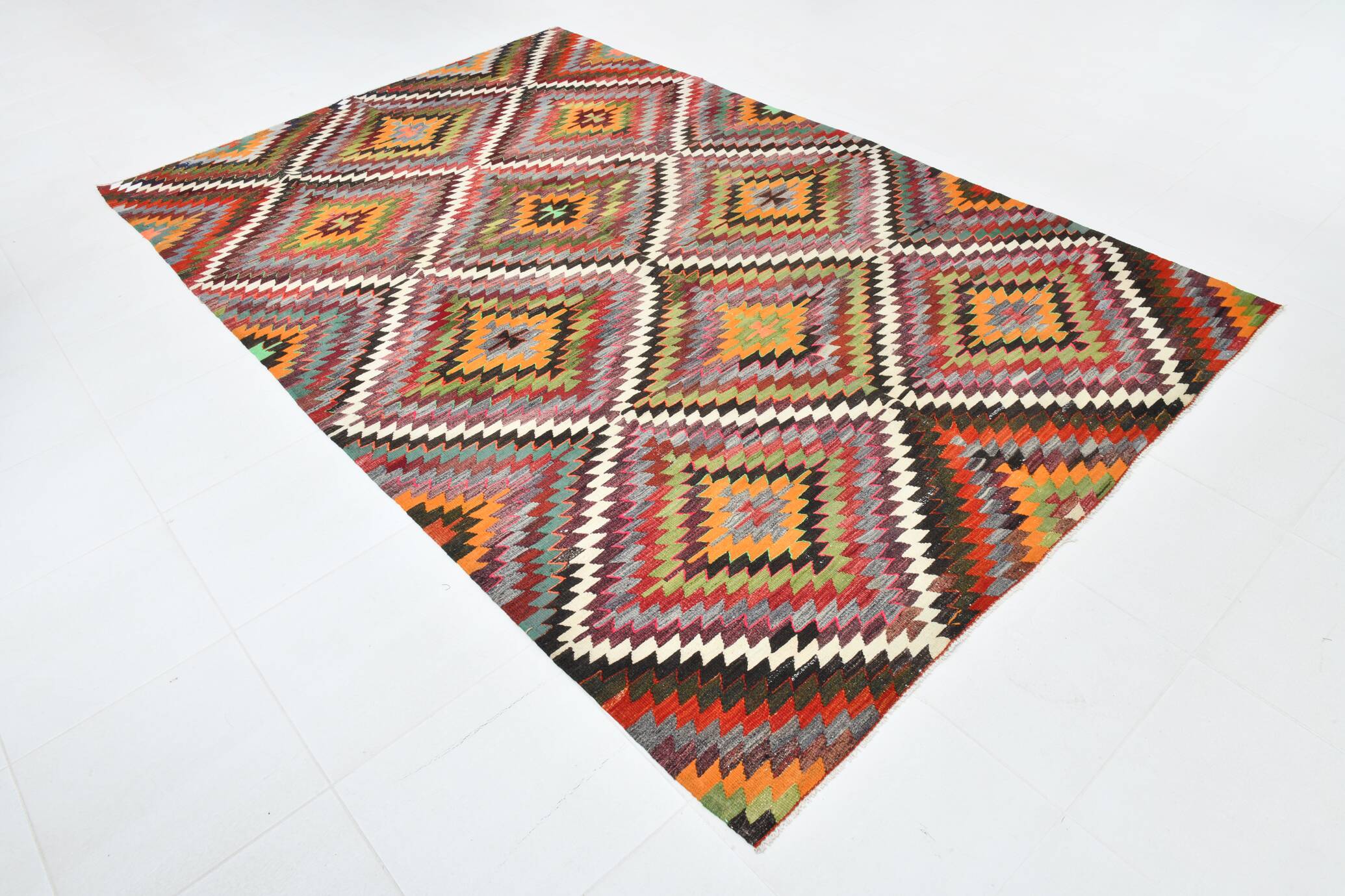 Tapis kilim géométrique multicolore – Explosion de motifs et de caractère