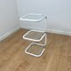 Table d’appoint vintage en métal tubulaire blanc et verre, design moderniste années 1980
