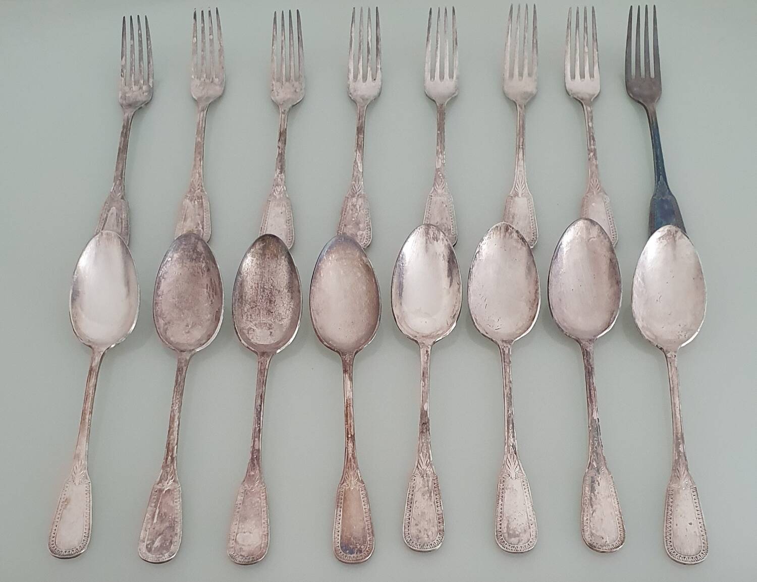 Set of spoons and forks for 8 people - Frionnet