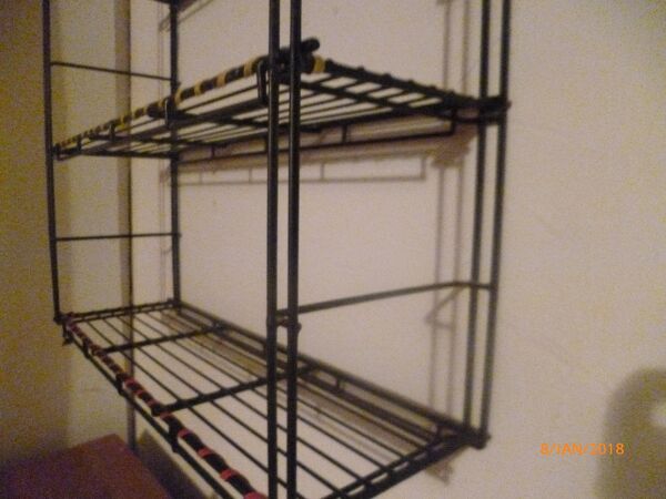 Etagere style string