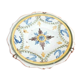 Assiette faïence polychrome XVIIIème Nevers. Aile godronnée...