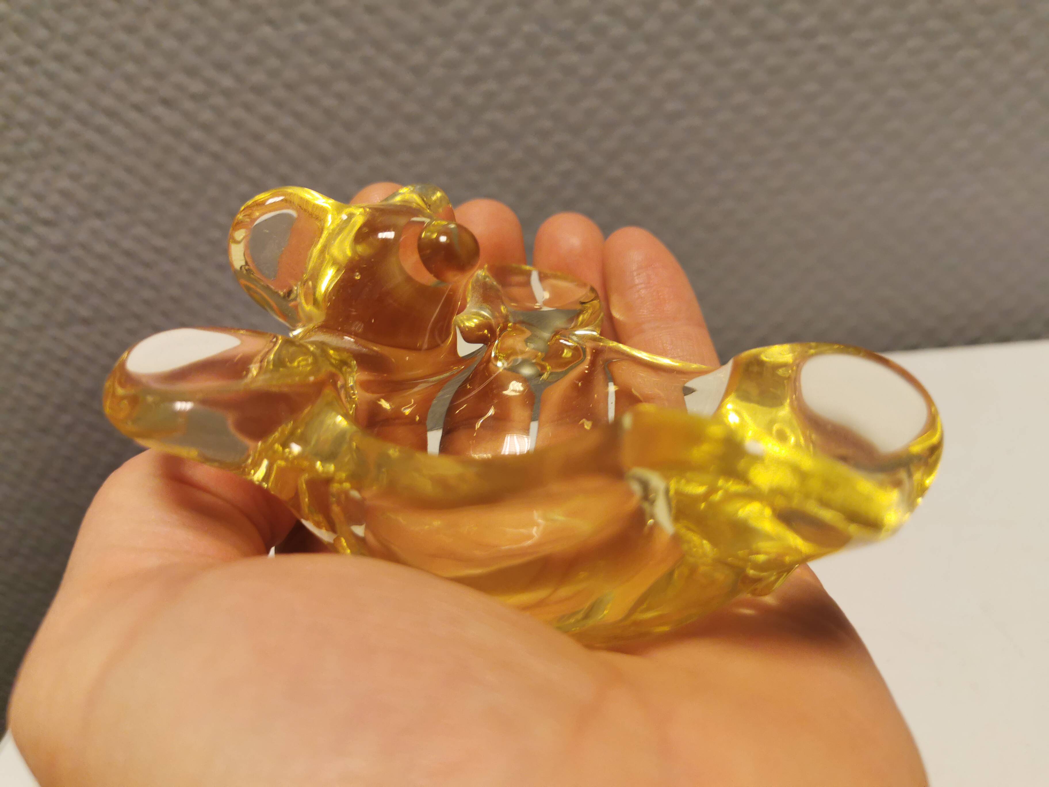 Mid-century yellowish crystal teddy bear ashtray from Vannes Le Châtel France