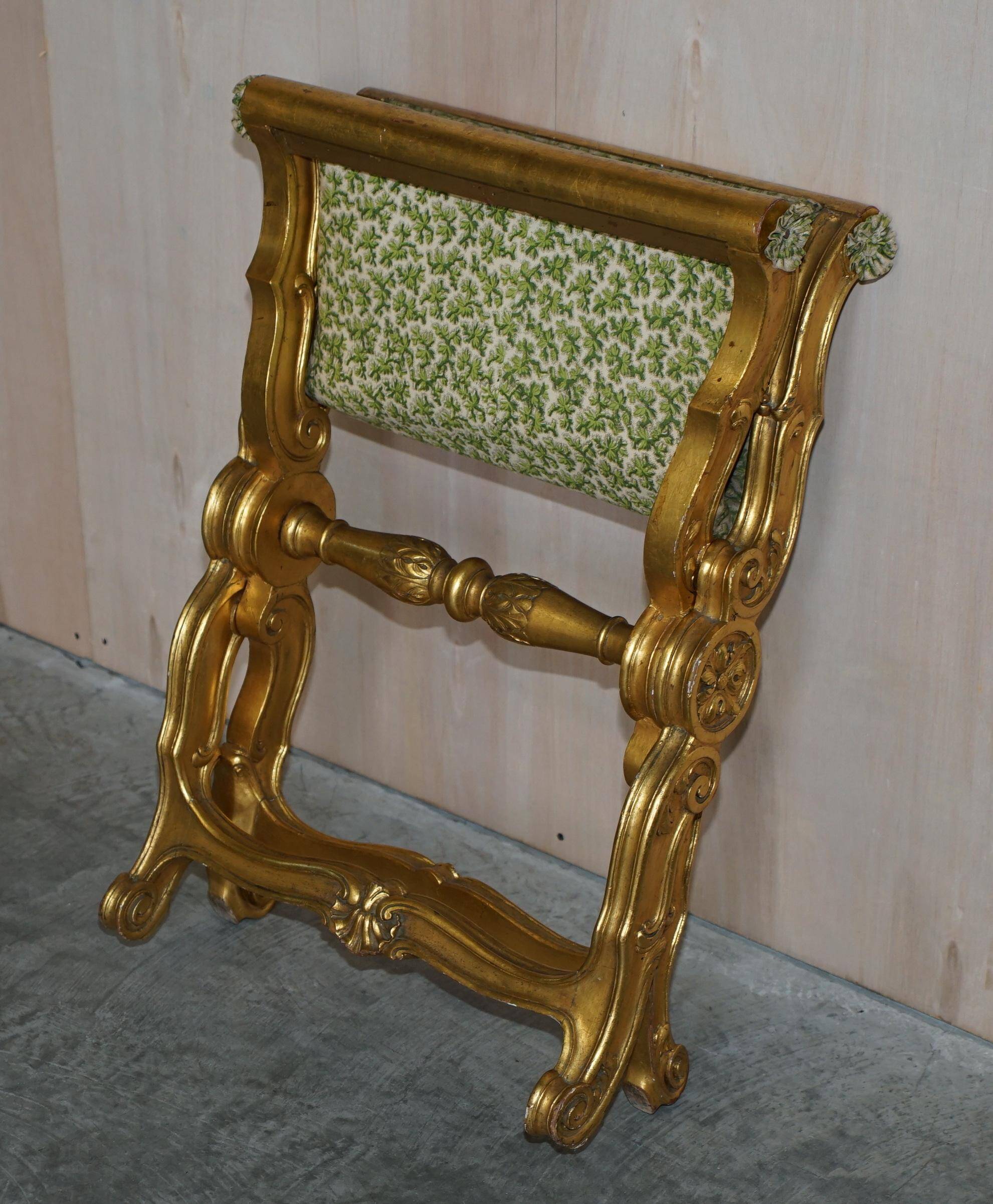Folding stool with X-frame, carved golden wood, 19th century.