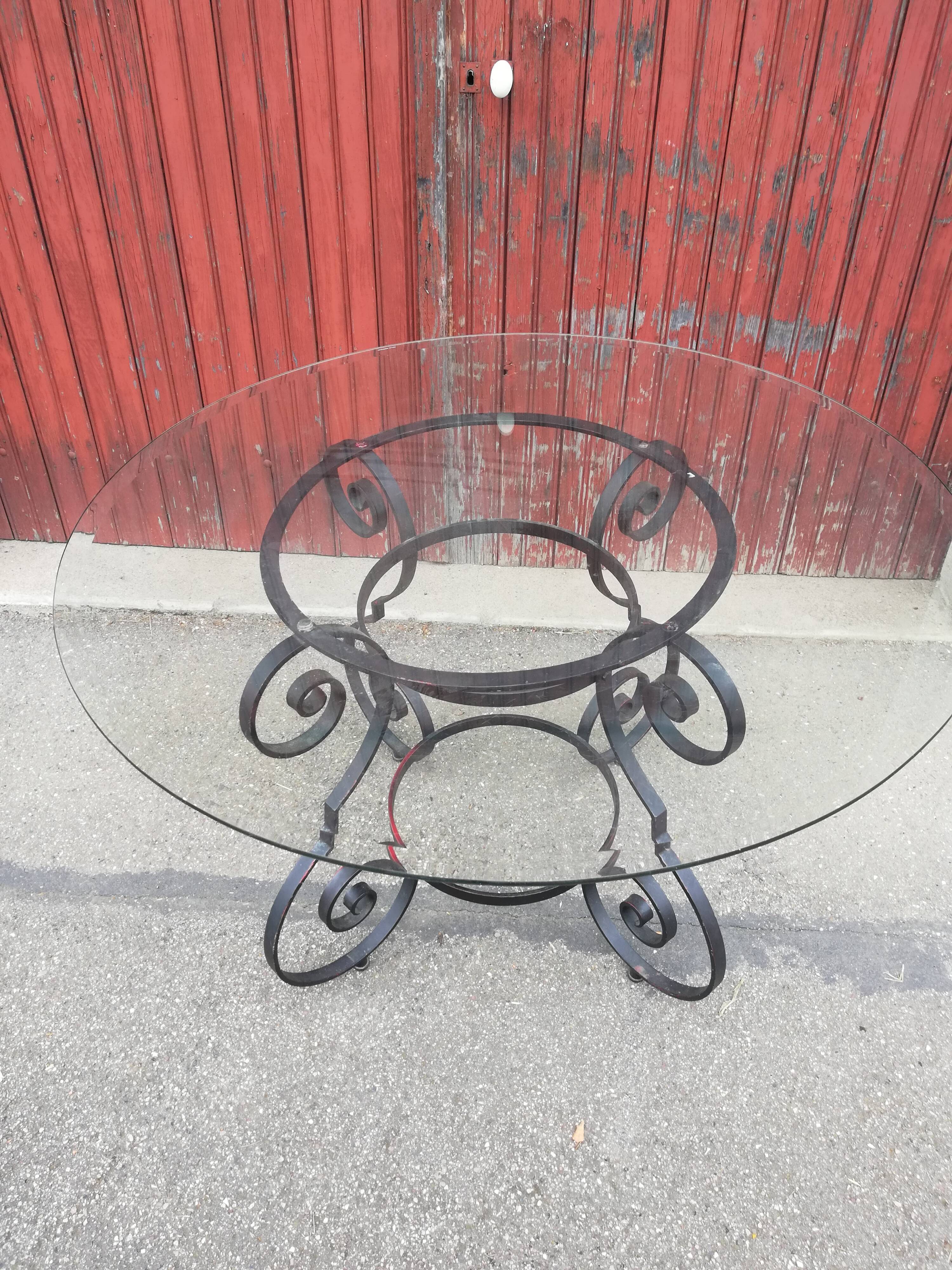 Table fer forgé et plateau verre