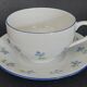 Tasse en porcelaine décor aux barbeaux peint à la main A.M
