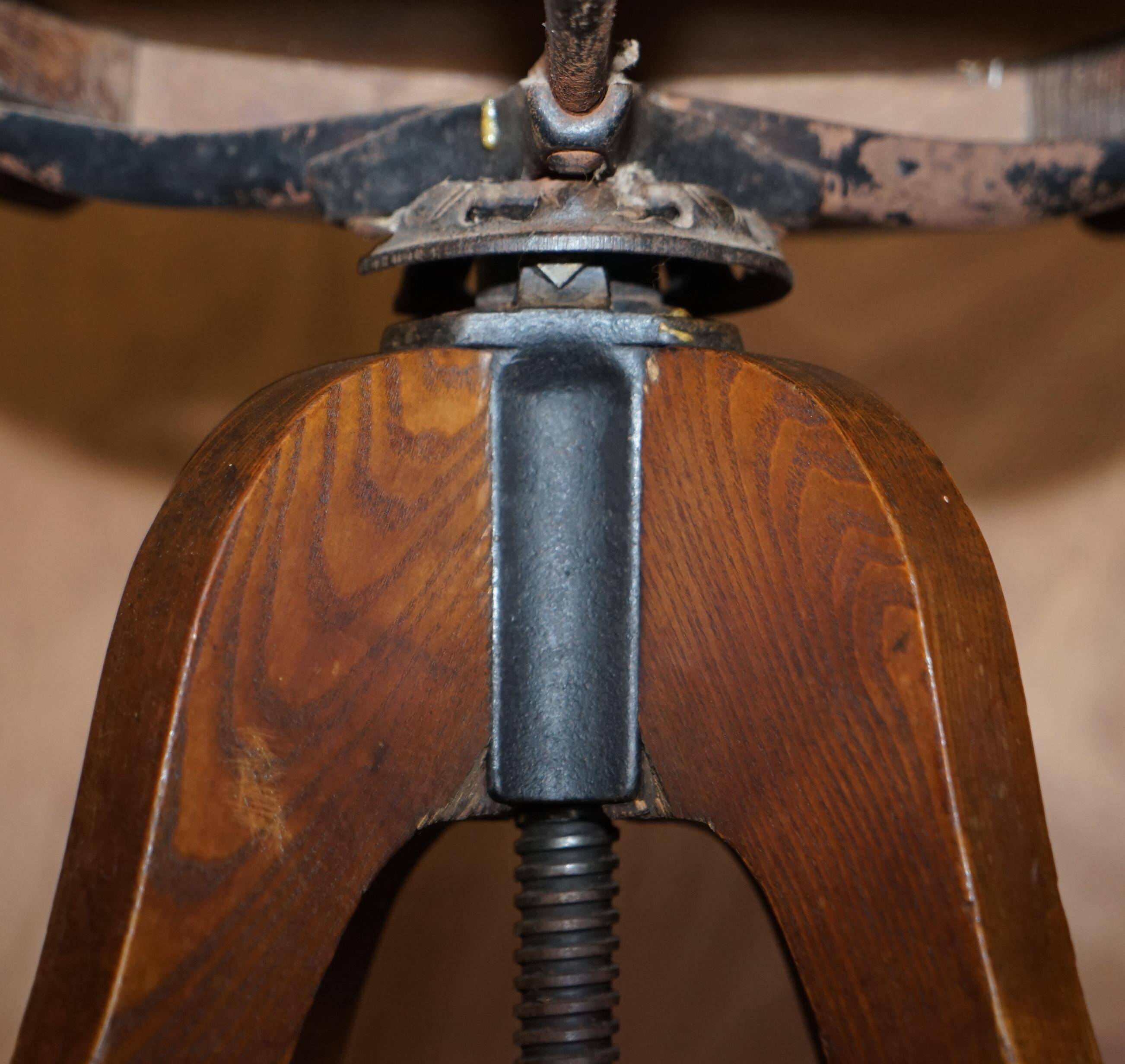 Fauteuil de directeur ancien circa 1900 époque Édouardien en cuir