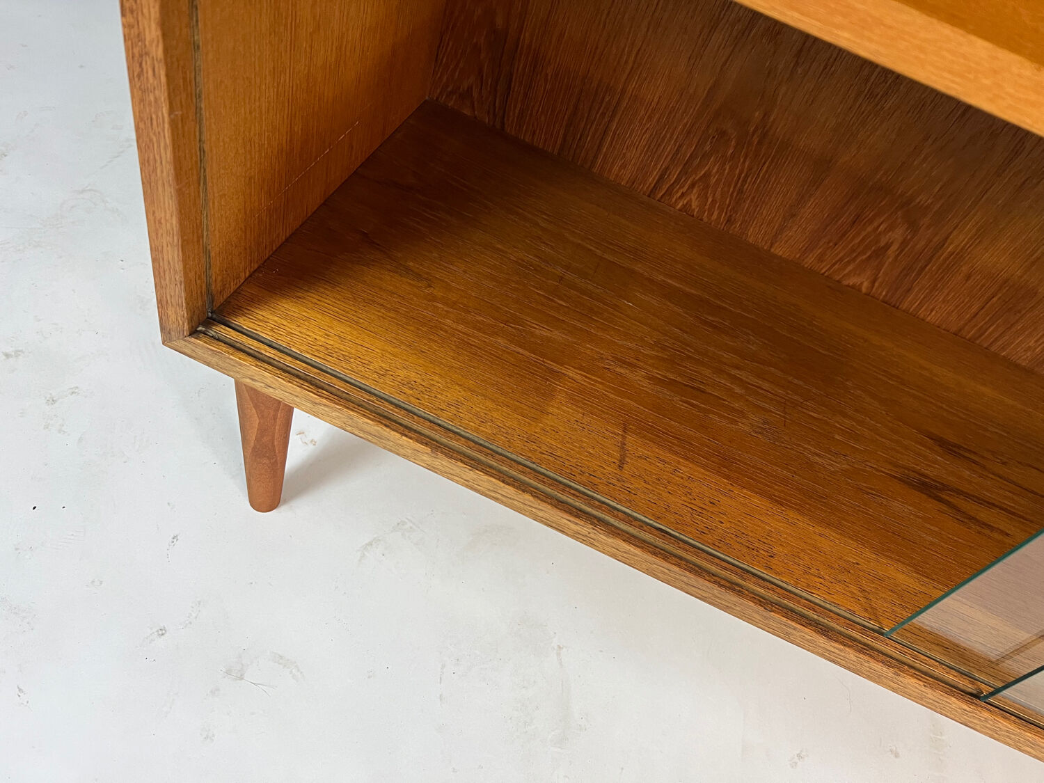 Cabinet d'exposition en teck des années 60, haut, étagère, commode vintage des années 70.