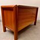 Ancienne commode 3 tiroirs en orme massif design années 70 brutaliste