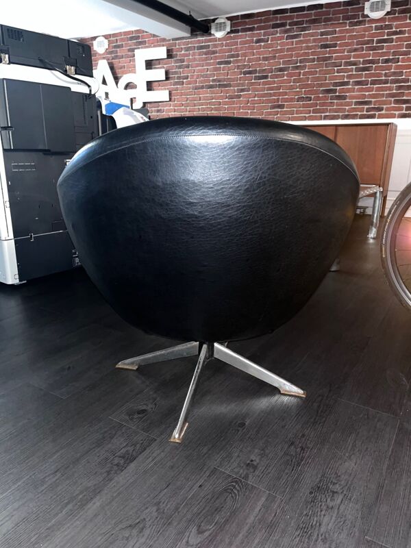 Paire de fauteuils Egg 1960 skai noir
