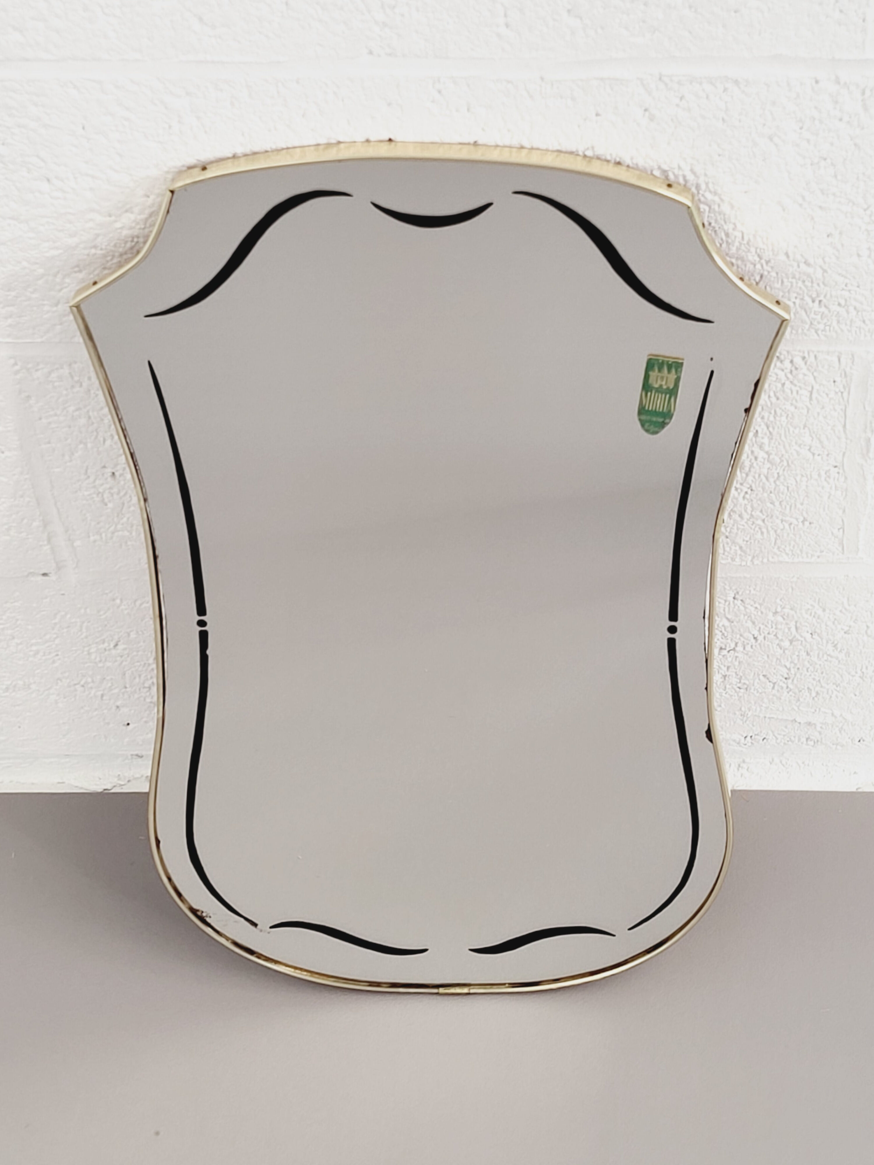 Rearview mirror and screen-printed free-form 60s on gilded frame