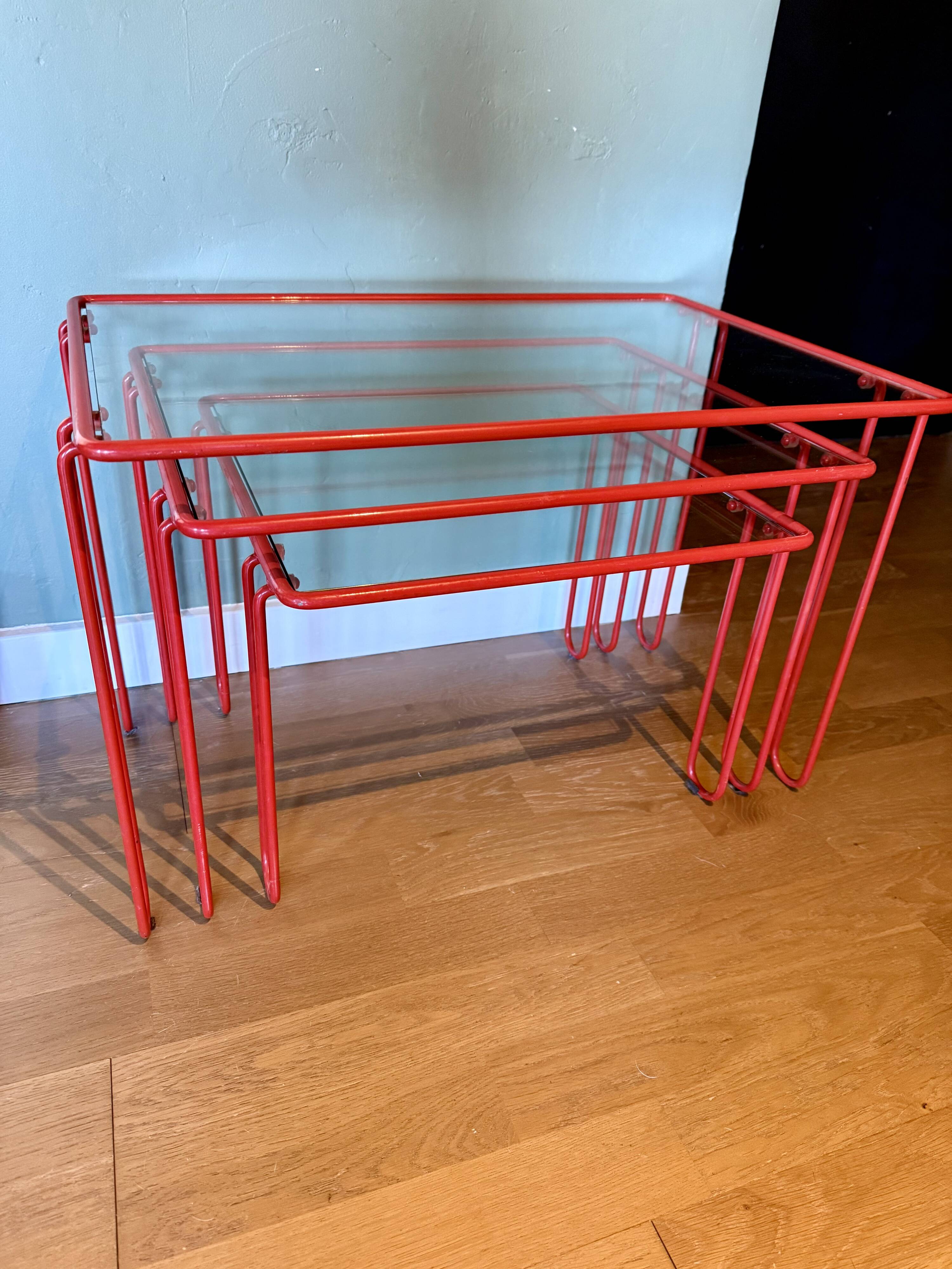 Red tubular nesting tables, 1970s, Set of 3