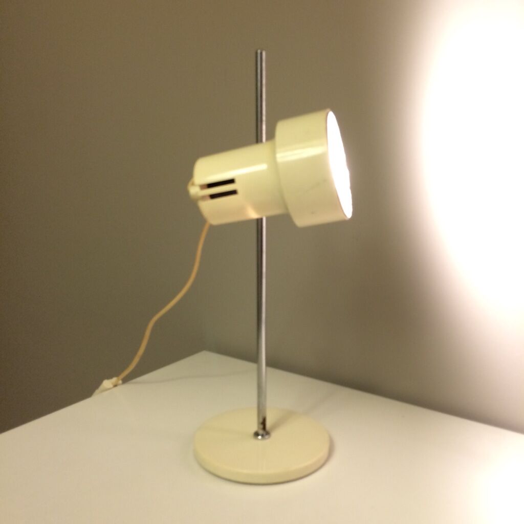 Desk lamp