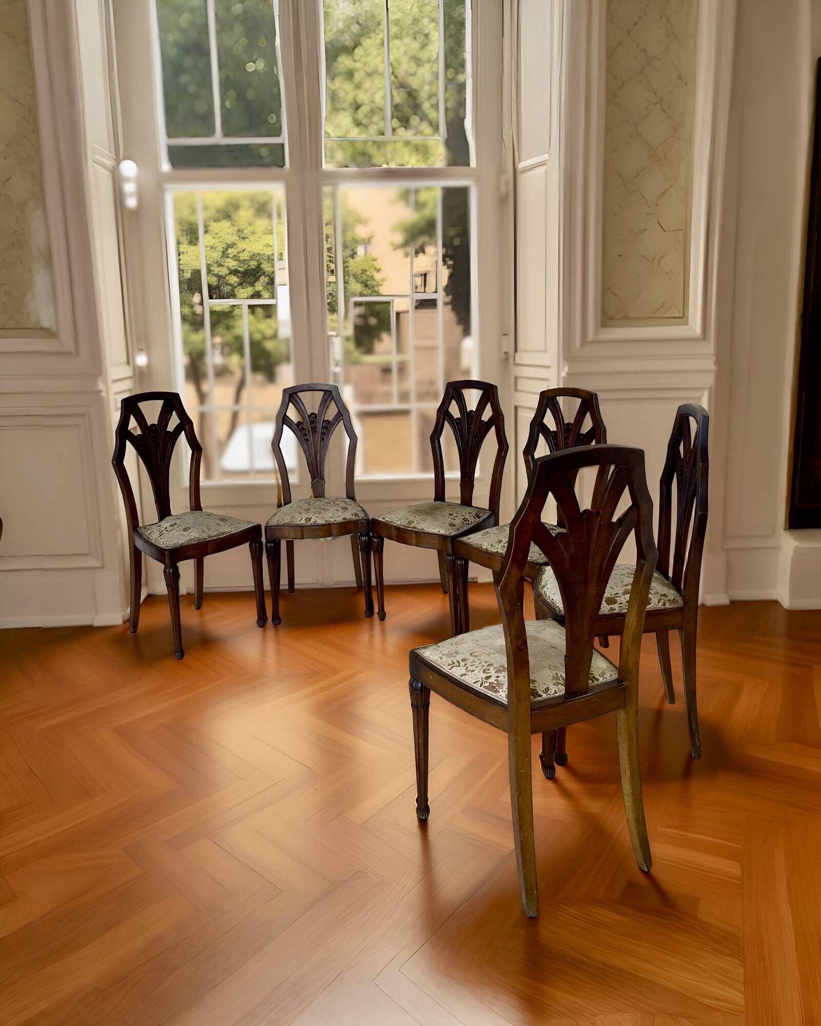Ensemble de 6 chaises de salle à manger en noyer sculpté Art Déco, années 1920/1930