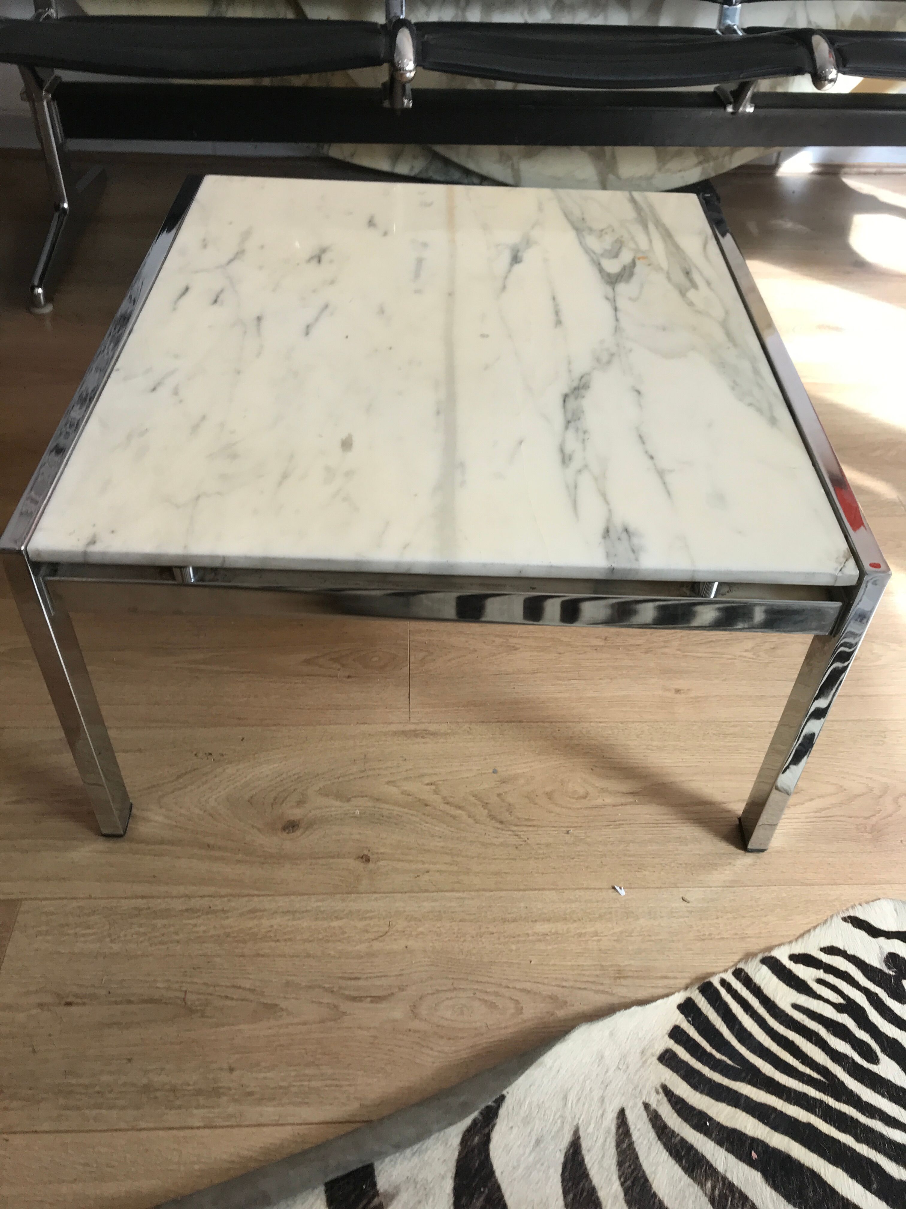 Table basse en marbre de Calacatta et structure  chromée circa 1975