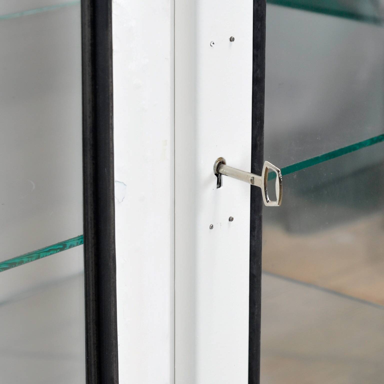 Armoire médicale vintage en fer et verre, années 1970