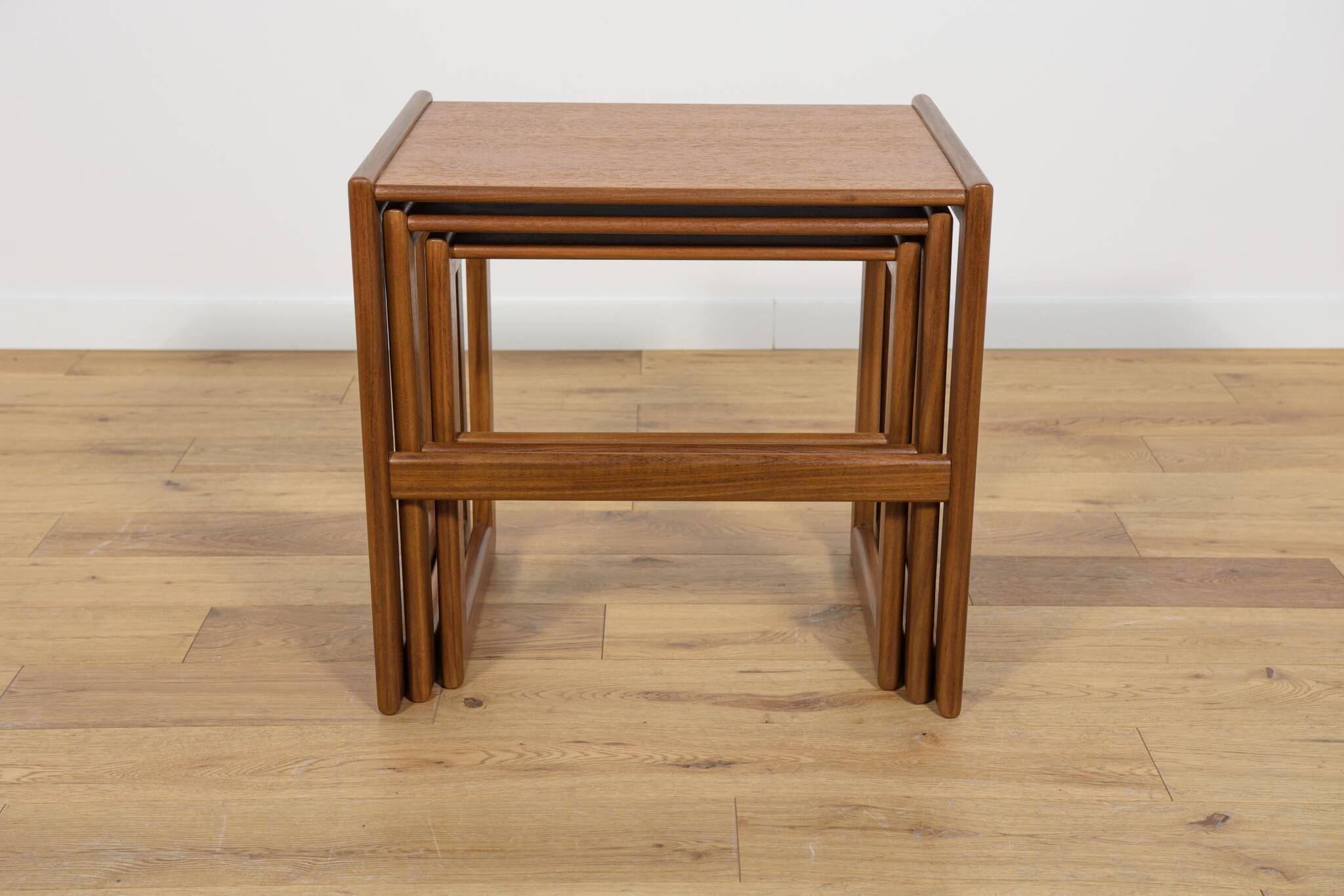 Tables Gigognes Mid-Century en Teck, Royaume-Uni, 1960s, Set de 3