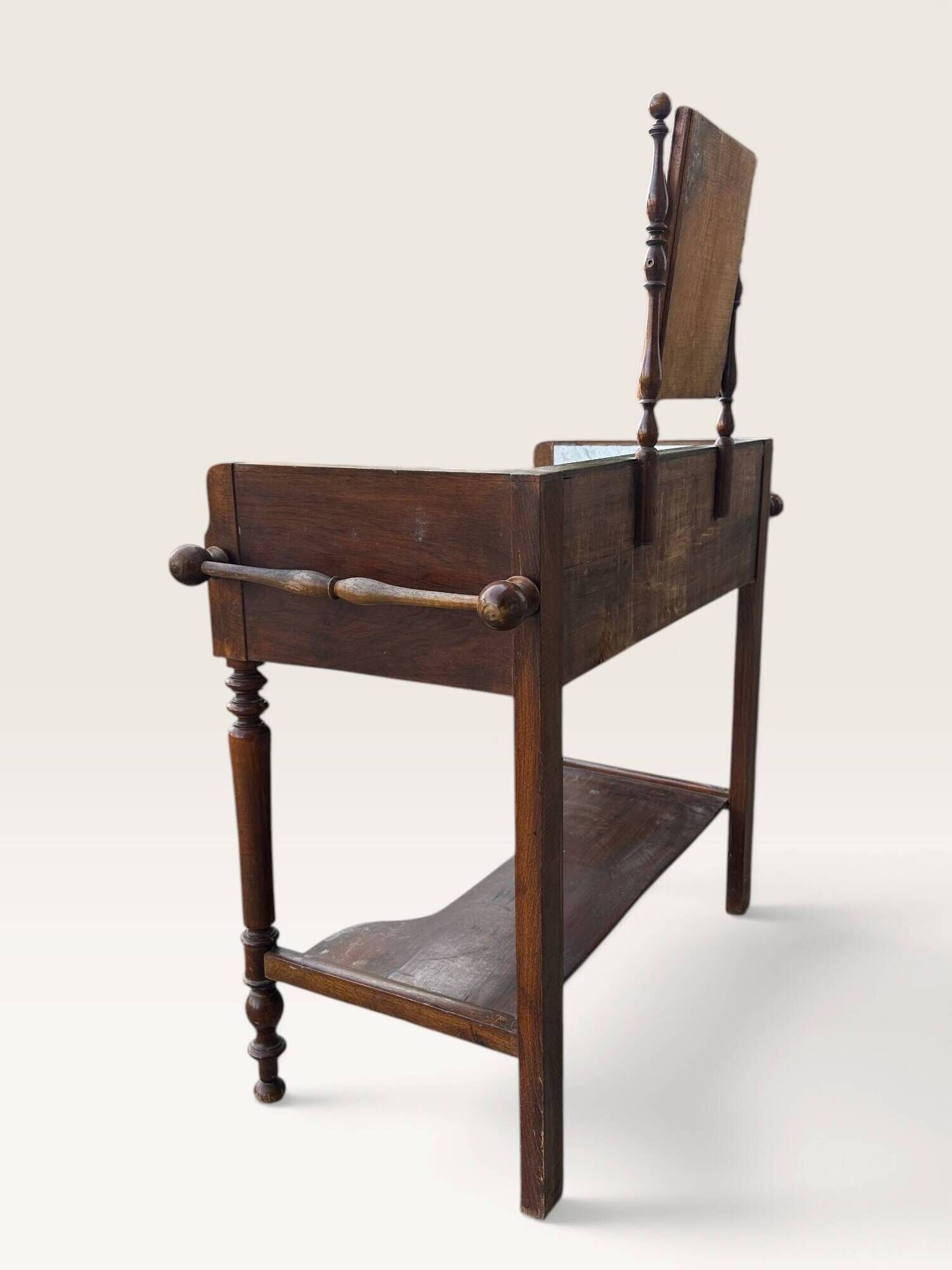 Dressing table in walnut and marble, late 19th century.