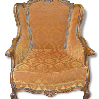 Walnut Chair Bergère has ears