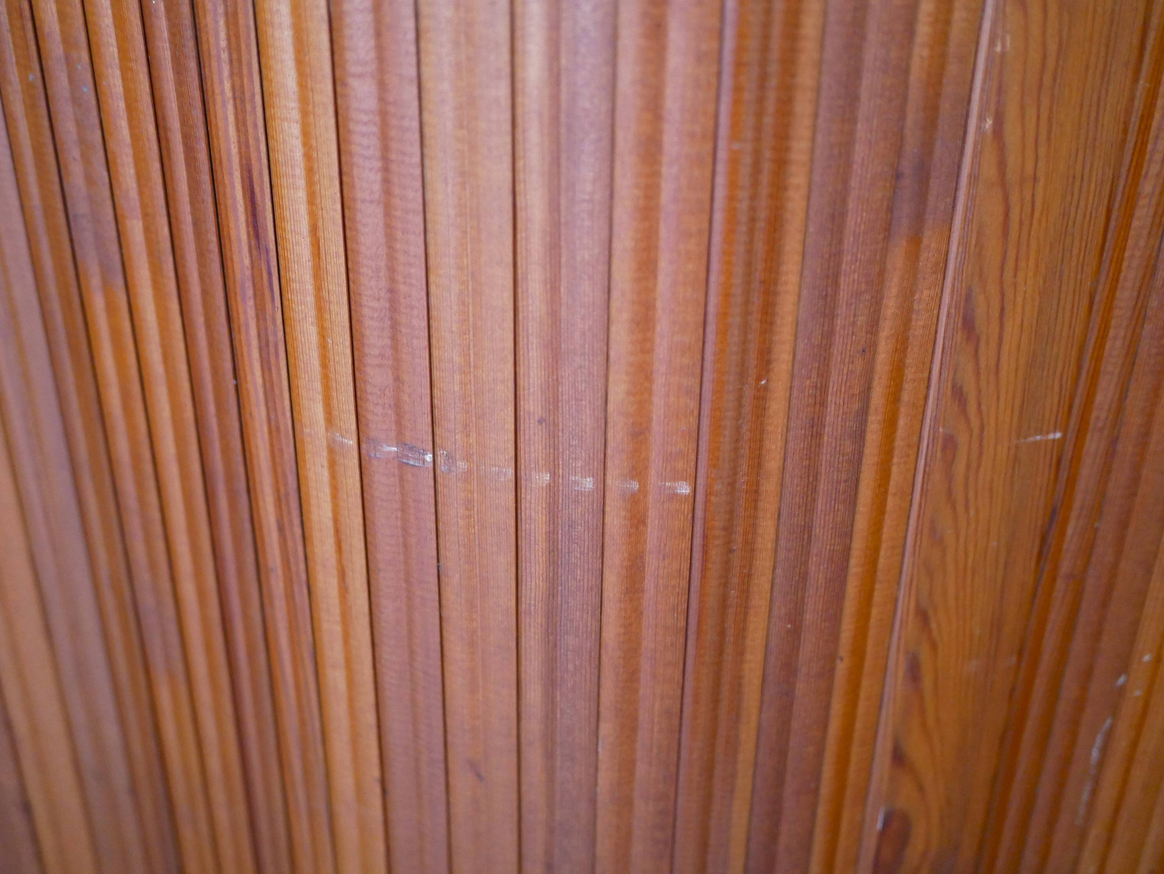 Vintage wooden screen published by snsa