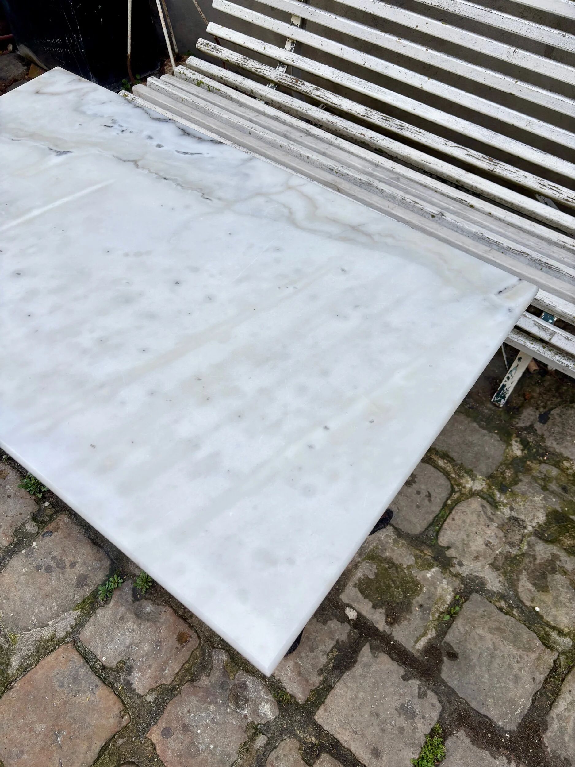 Bistro table in grey marble and black cast iron 100 x 60 cm