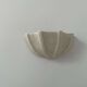 Applique vintage coquillage porcelaine, beige moucheté, France 1960