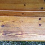 Banc d'église en pitchpin de 4 places numérotées