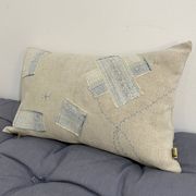 Coussin artisanal en toile ancienne style Kilim