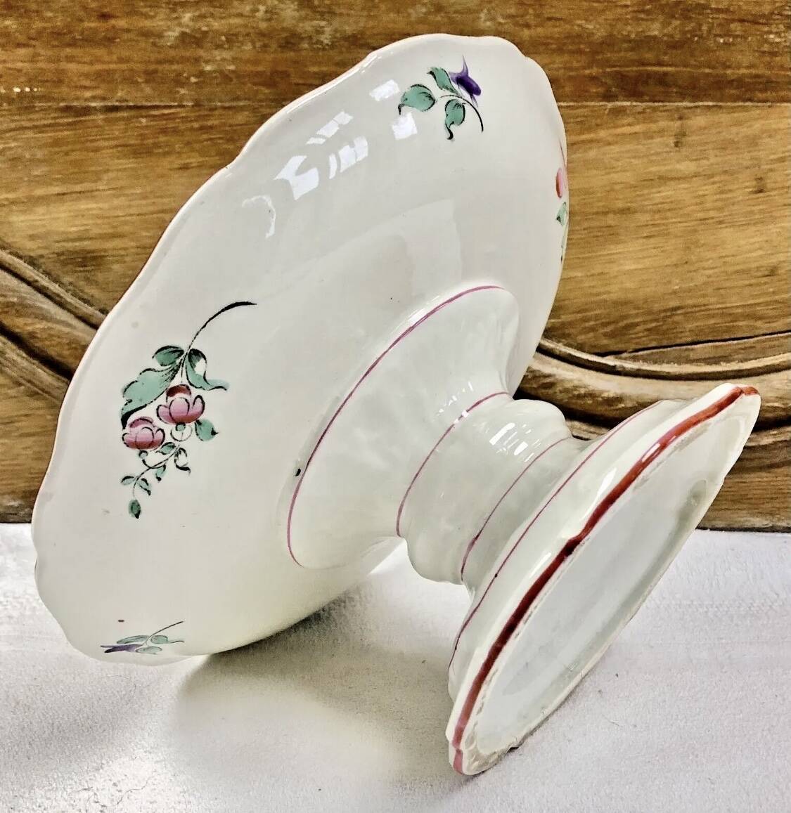 Compotier display on Luneville pedestal streetlight model