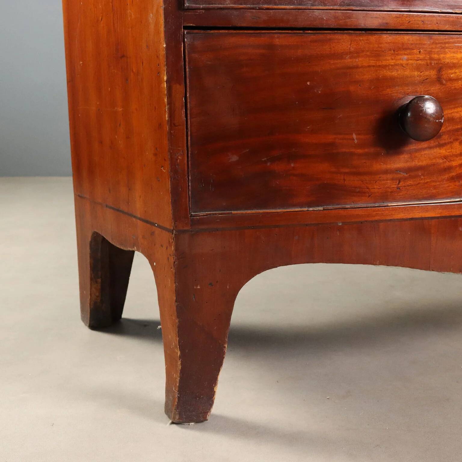 Commode ancienne en acajou 4 tiroirs Italie XIXe siècle
