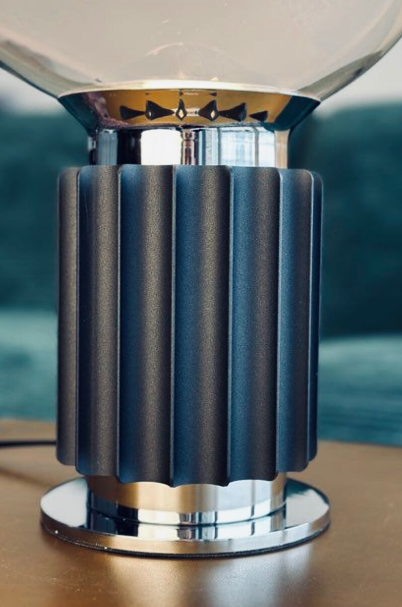 Superb lamp inspired by the iconic Taccia model by Flos.