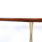 Table à manger italienne du milieu du siècle en acajou, laiton et marbre. Fr