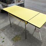 Yellow formica table 60&#39;s 70&#39;s