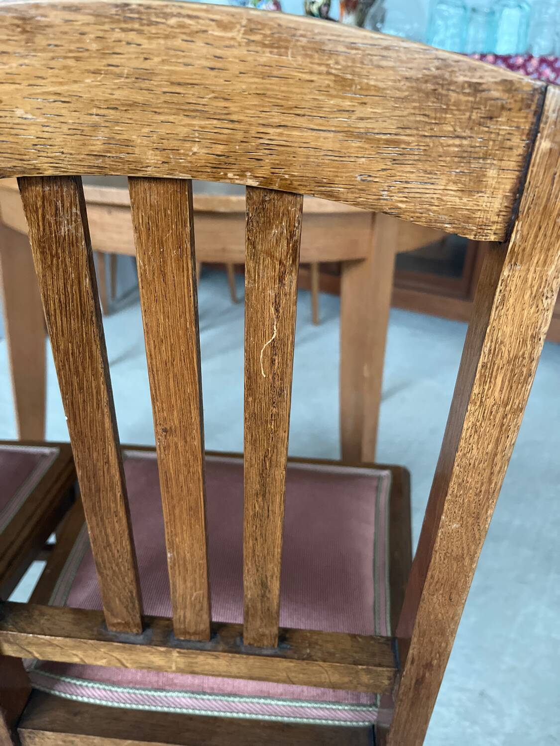 Pair of carved wooden chairs with pink velvet seat ART DECO