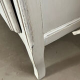 Chest of drawers with 3 curved legs