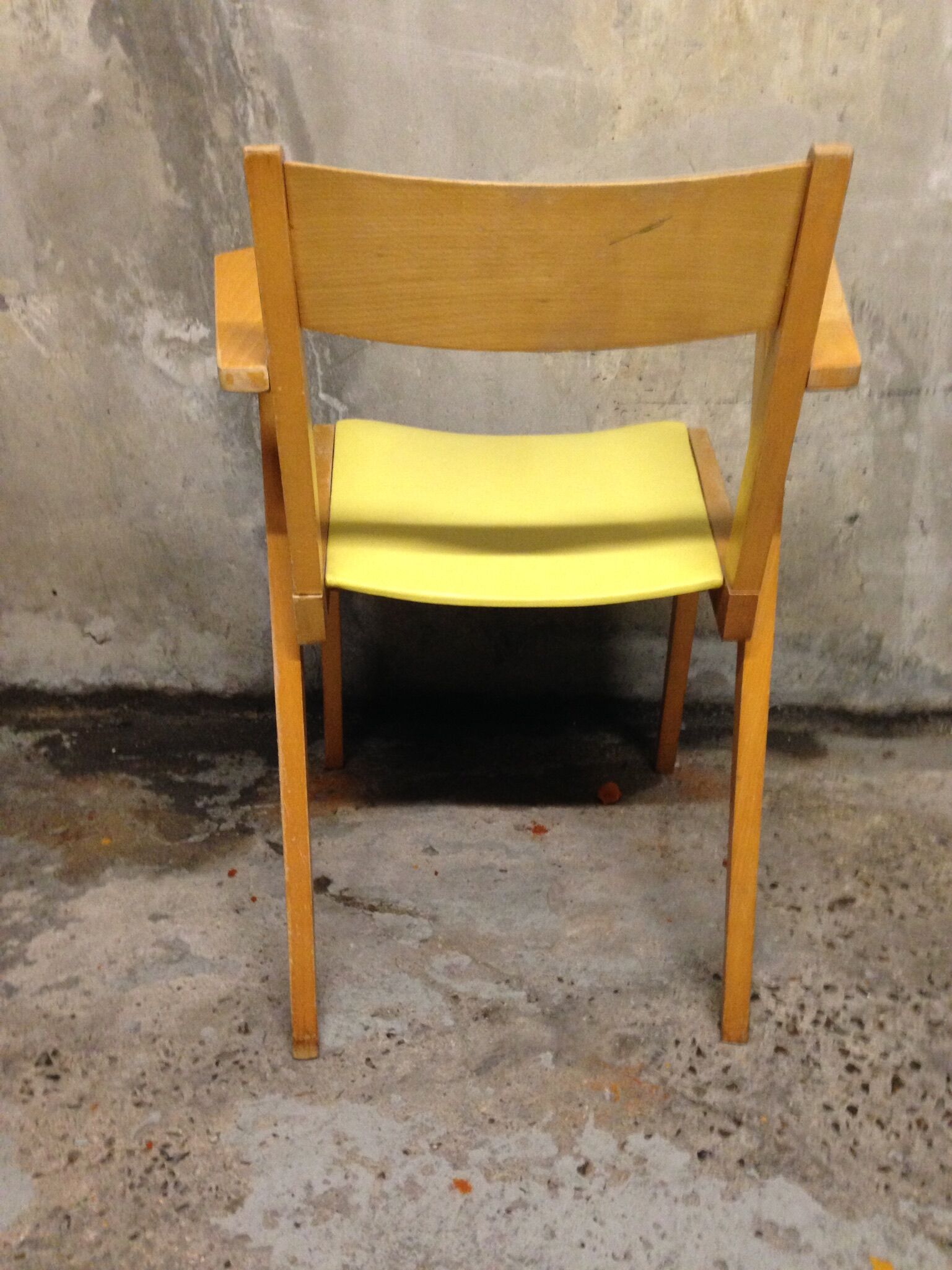 Fauteuil bridge skaï jaune et bois