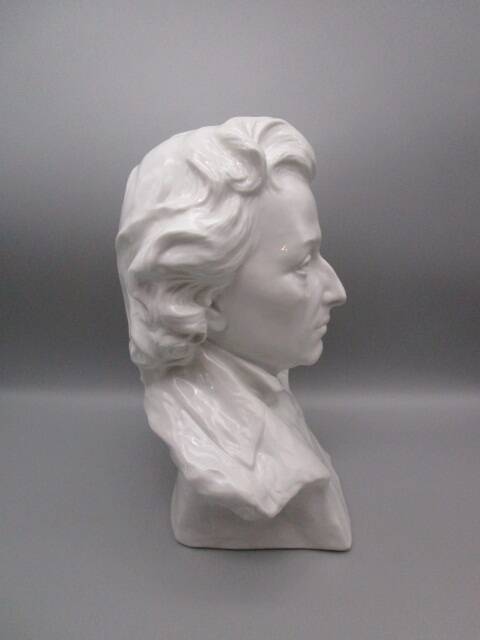 Porcelain bust of Frédéric CHOPIN