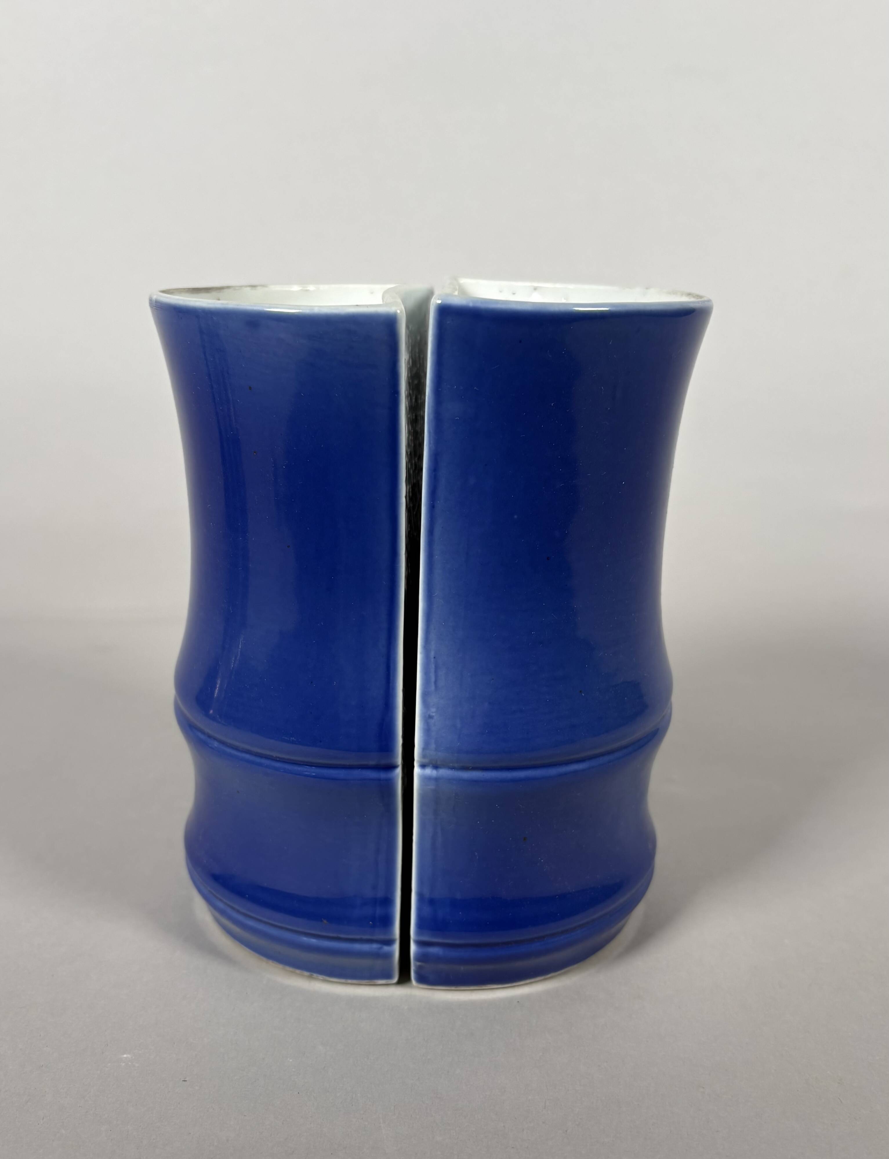 Pair of monochrome blue porcelain wall vases - China Qing