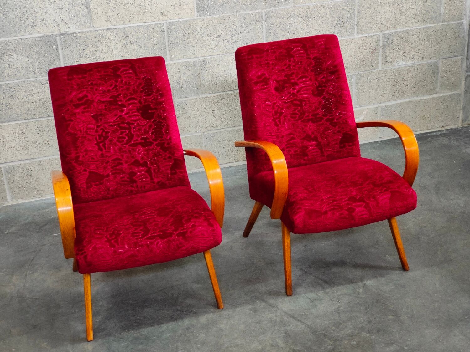 Pair of 6951 red velvet armchairs by Jaroslav Smidek for Ton