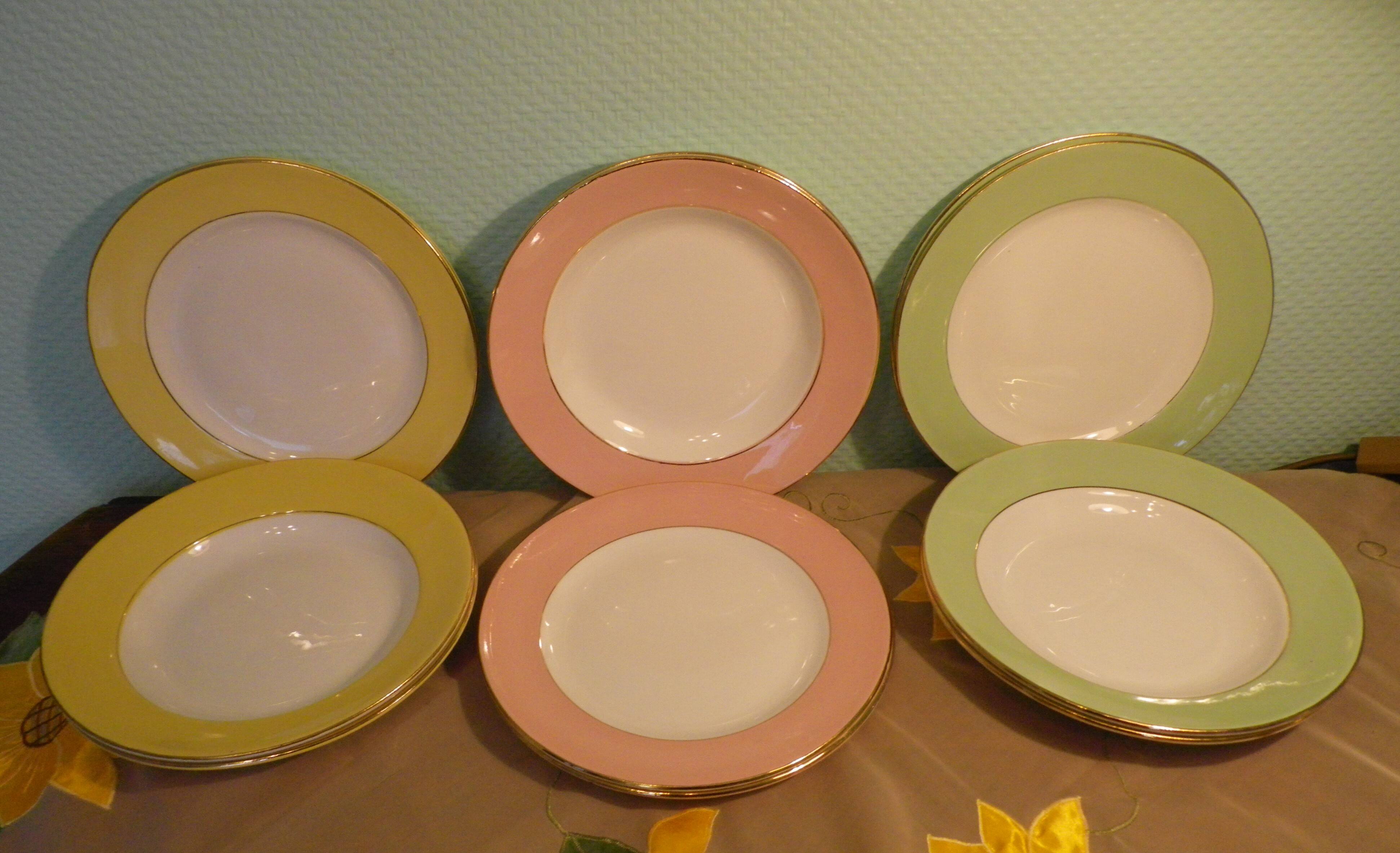 Prestige plates by Lamandinoise, 1950s, 3 colours, Set of 12