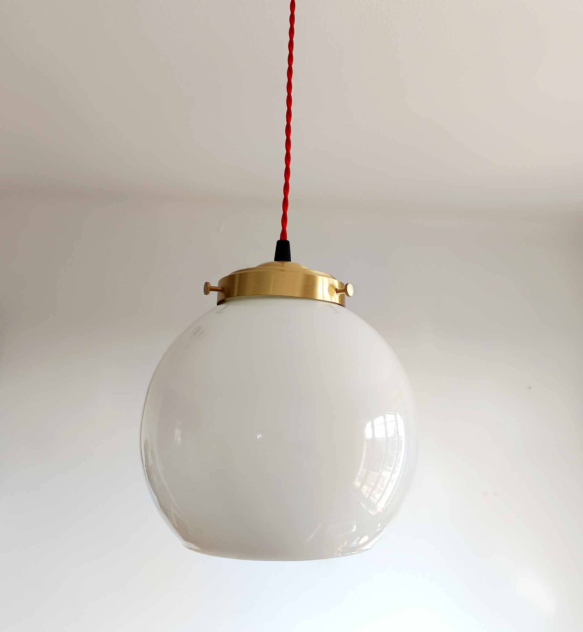 Suspension opaline vintage 1950