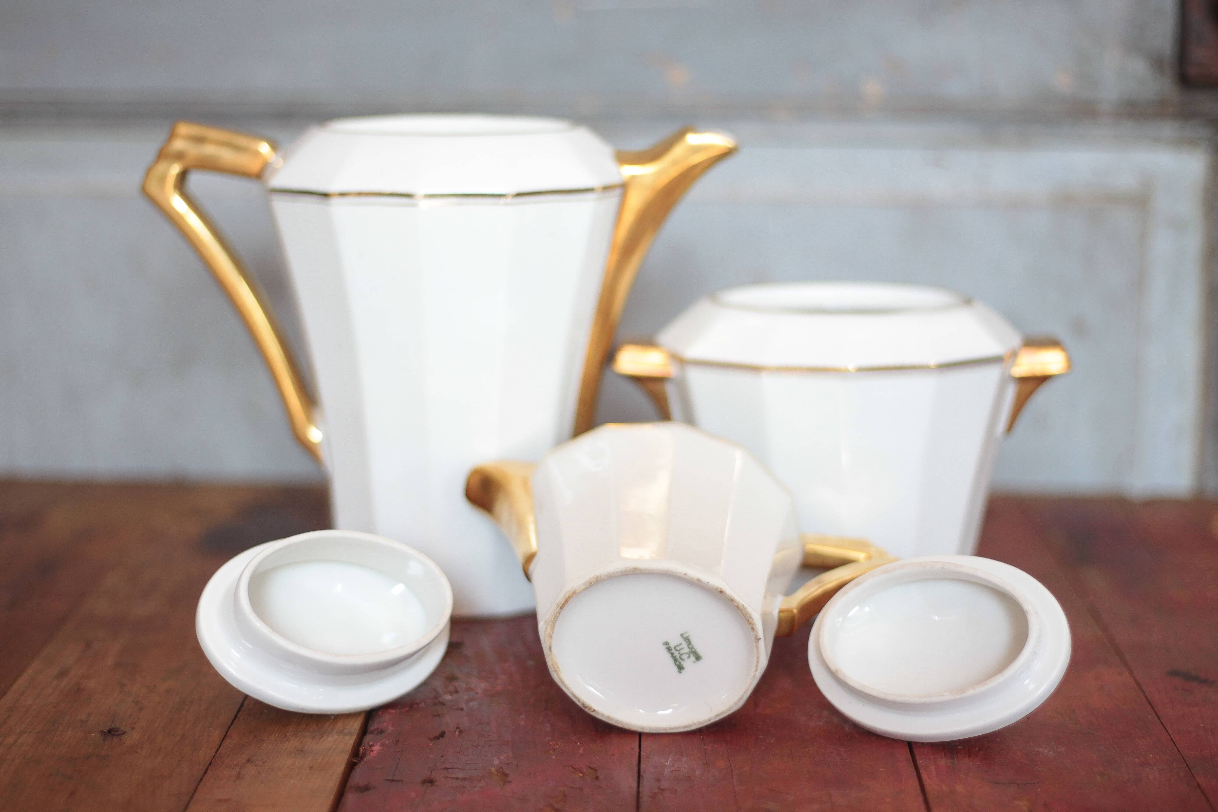 Art Deco porcelain tea service from Limoges, sugar bowl and milk jug, kitchen.