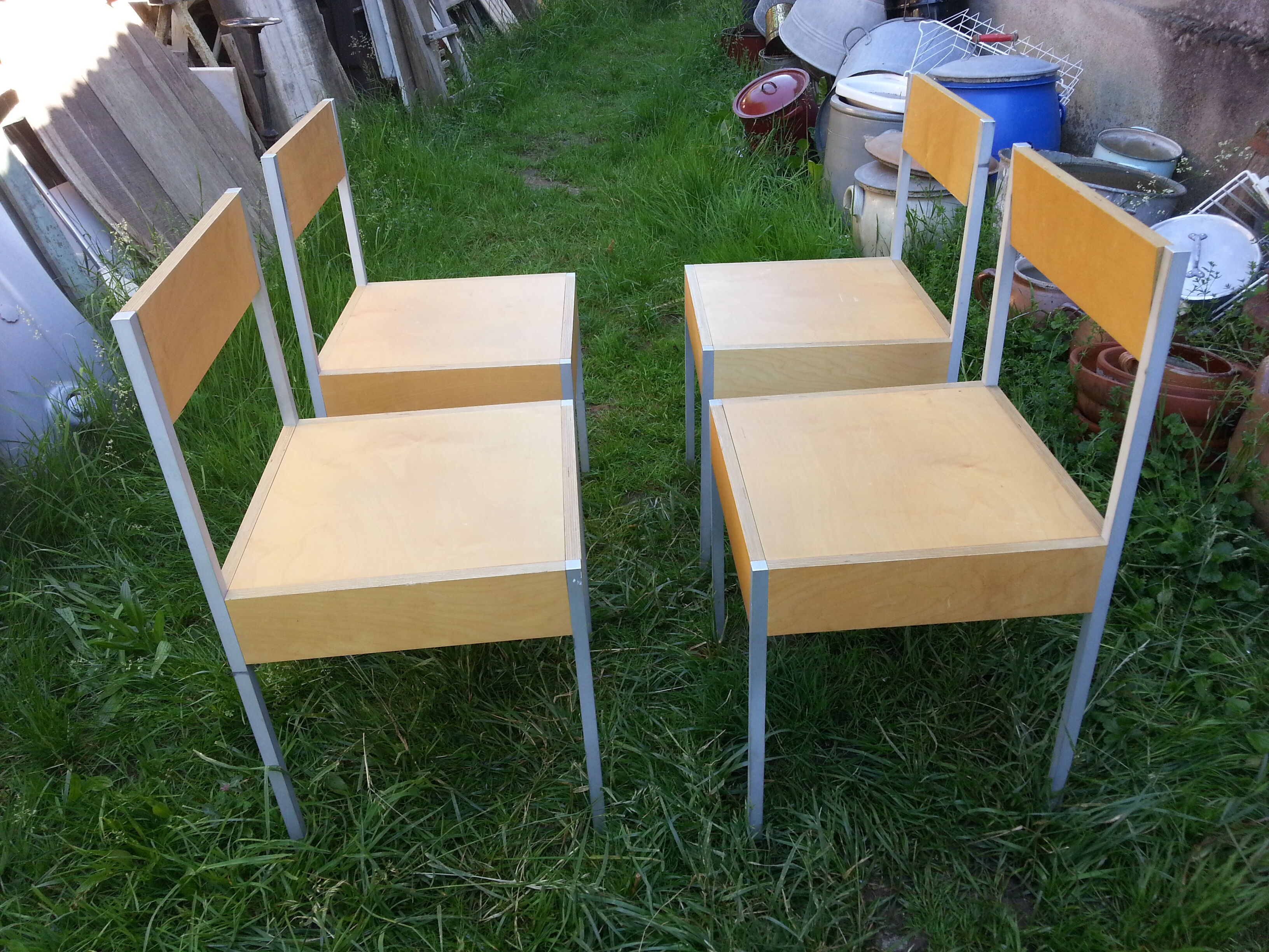 Série de 4 chaises suisse 1980