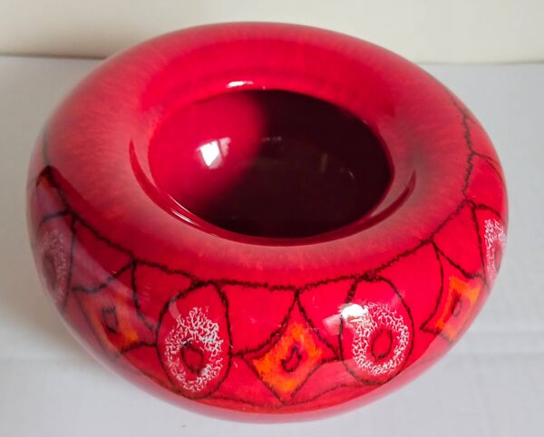 Vase tripode céramique à l'émail rouge vif vintage