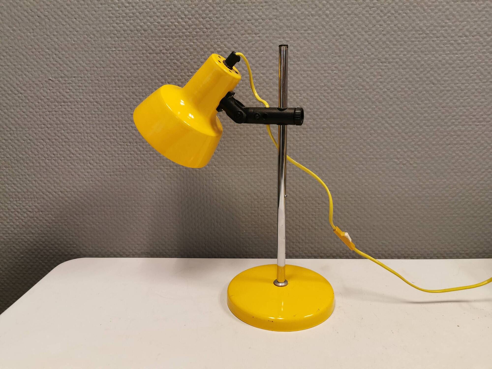 Danish table lamp in beautiful yellow color. Estimated 1980s.